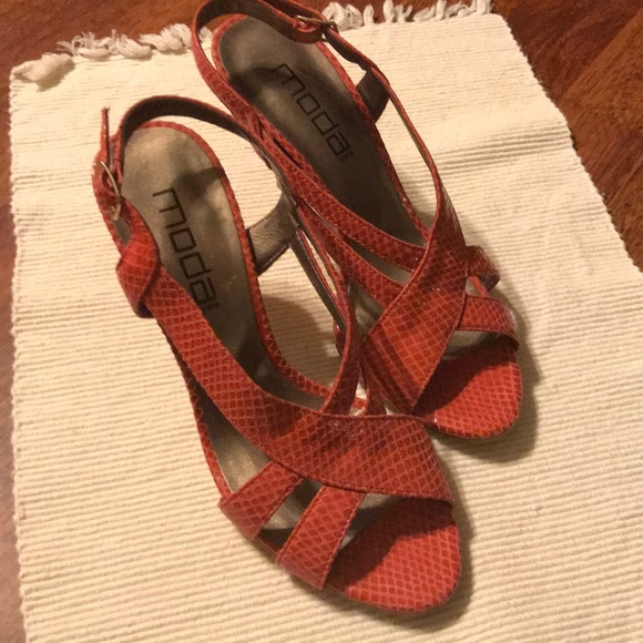 Moda Spana Shoes - Moda Pink heeled sandals. Size 7 Moda Spana Shoes - Moda Pink heeled sandals. Size 7